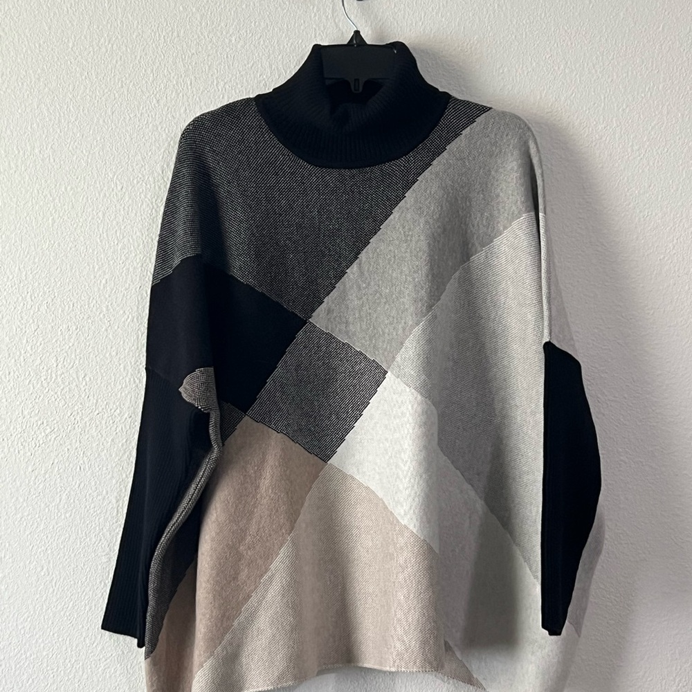 Joseph A. Geometric‎ Colorblock Turtleneck Sweater - Black, Gray & Cream, Size M